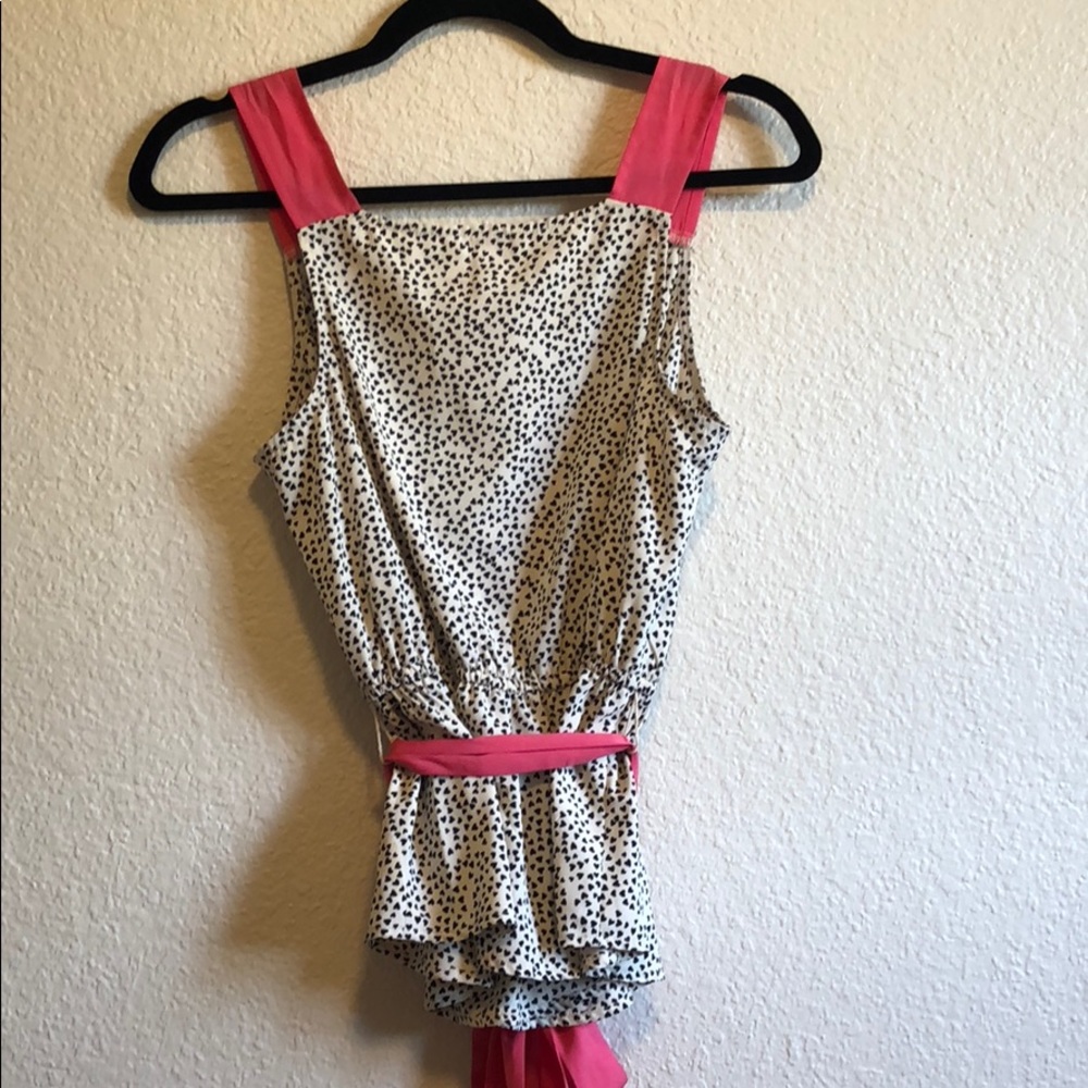 Sleeveless faux wrap blouse w/tie  💕 - Picture 4 of 5